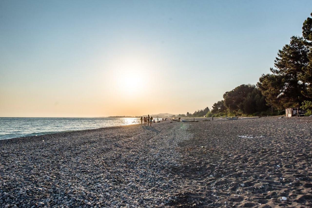 Park-Hotel Abkhazia Цандрипш Екстериор снимка